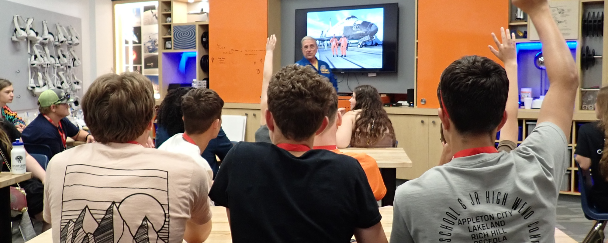 Students asking Astronaut Don Thomas a question.